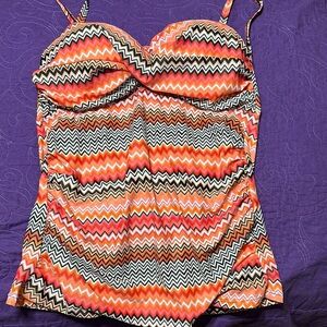 Zigzag Patterned Women's bathing suit top